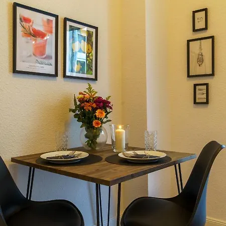 Fuer 4 Mit Terrasse Im Herzen Der Innenstadt 아파트 슈베린