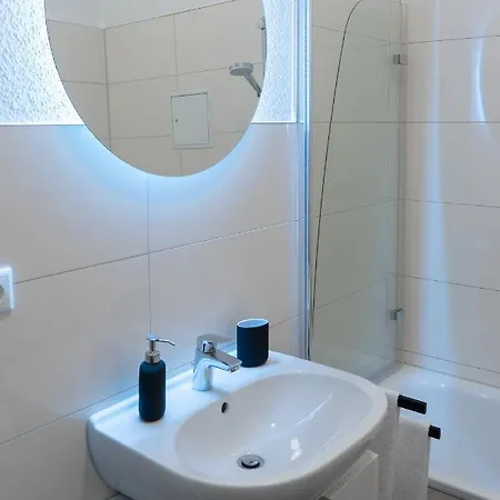 아파트 Fuer 4 Mit Terrasse Im Herzen Der Innenstadt