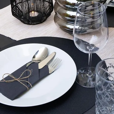 Fuer 4 Mit Terrasse Im Herzen Der Innenstadt 슈베린